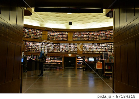 ストックホルム市立図書館 67184319