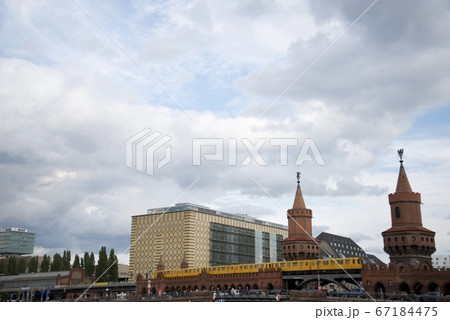 ベルリン　オーバーバウム橋 67184475