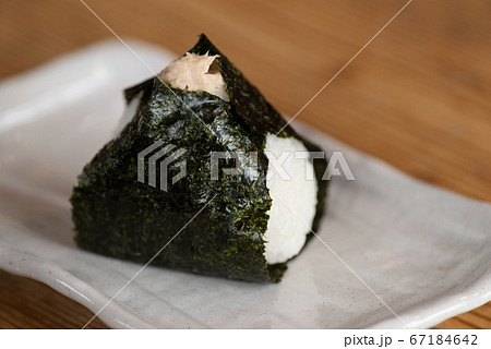 おにぎり 67184642