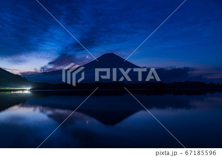 (静岡県)田貫湖から、明けの明星と富士山 (静岡県)田貫湖から、明けの明星と富士山 67185596