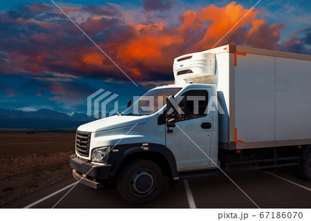 Refrigerated Truck Cargo Transport 67186070