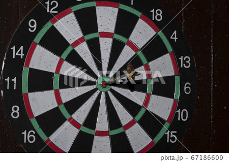 dart target close up detail 67186609