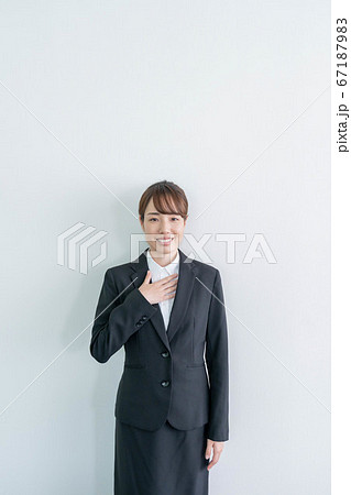 オンライン面接をする若い女性 【就活イメージ】 オンライン面接をする若い女性 【就活イメージ】 67187983