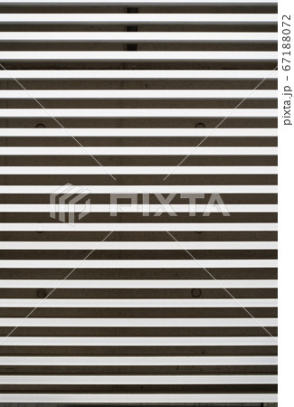 街で見かけた壁面、縦位置 67188072