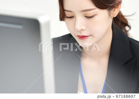 ビジネス 女性 女 67188607