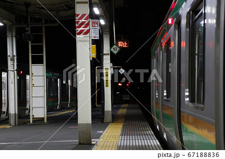 古河駅前での人身事故に伴い運休となる宇都宮線 古河駅 の写真素材 6716