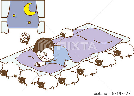 夜中ベッドのなかで目が冴えて眠れない男性 67197223