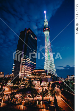 夜の東京スカイツリーの写真素材