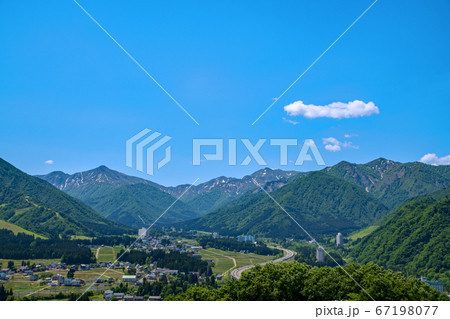 関越自動車道 谷川連峰方面の景色 新潟県岩原からの景観 関越自動車道 谷川連峰方面の景色 新潟県岩原からの景観 67198077