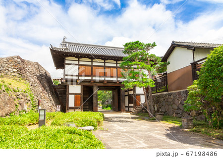 長野県 小諸城址の大手門 67198486