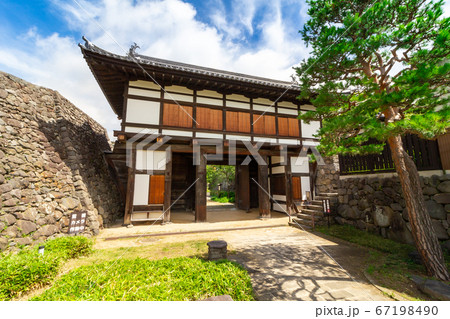 長野県 小諸城址の大手門 67198490