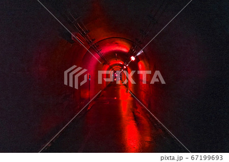 怖いトンネルの写真素材