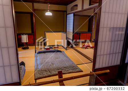 三重県亀山市　関宿旅籠玉屋歴史資料館の二階寝室の展示 67200332