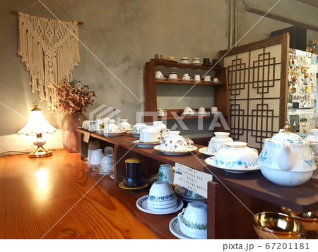 テーブル レストラン 建築 67201181