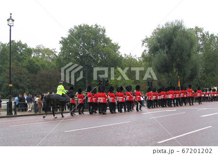 バッキンガム宮殿　護衛兵交代式 67201202