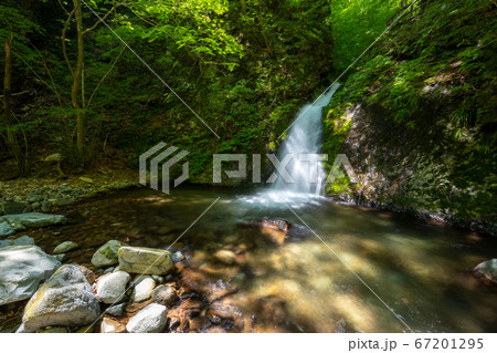 栃木県　那須塩原市の風挙の滝 67201295