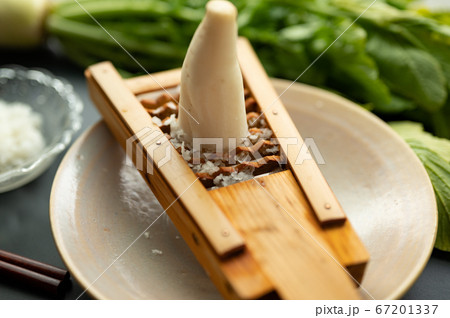 鬼おろしで大根おろし 鬼おろしで大根おろし 67201337