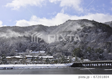 嵯峨野嵐山　渡月橋の雪景 67201804