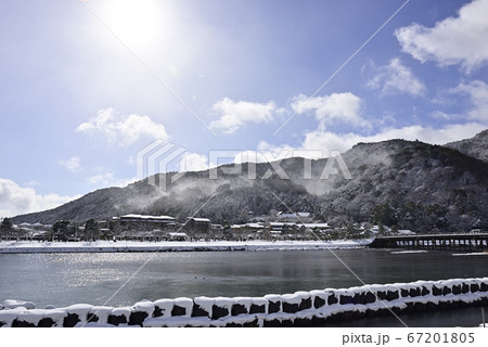 嵯峨野嵐山　渡月橋の雪景 67201805