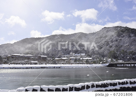 嵯峨野嵐山 渡月橋の雪景 嵯峨野嵐山 渡月橋の雪景 67201806
