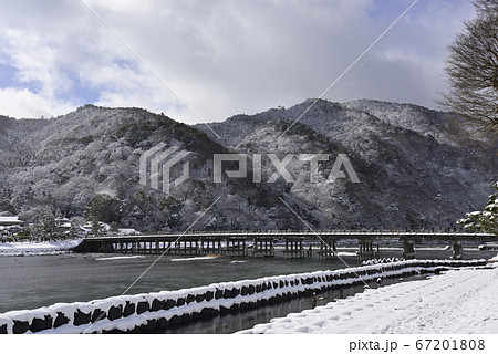 嵯峨野嵐山 渡月橋の雪景 嵯峨野嵐山 渡月橋の雪景 67201808