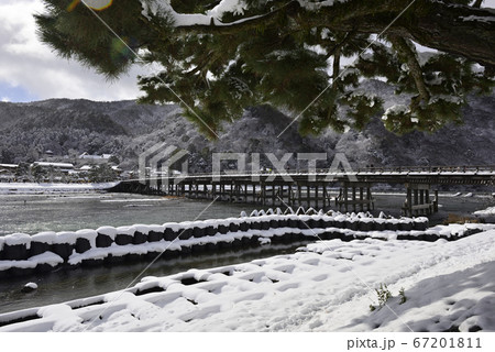 嵯峨野嵐山 渡月橋の雪景 嵯峨野嵐山 渡月橋の雪景 67201811
