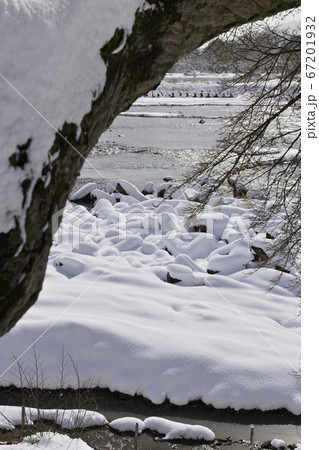 嵯峨野嵐山 桂川(大堰川)の雪景 嵯峨野嵐山 桂川(大堰川)の雪景 67201932