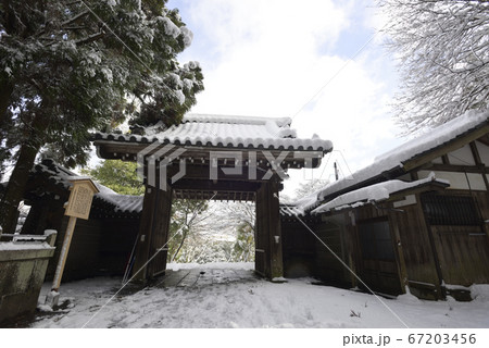 虚空蔵法輪寺 山門の雪景色 虚空蔵法輪寺 山門の雪景色 67203456