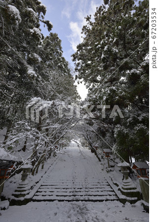 虚空蔵法輪寺　参道の雪景色 67203534