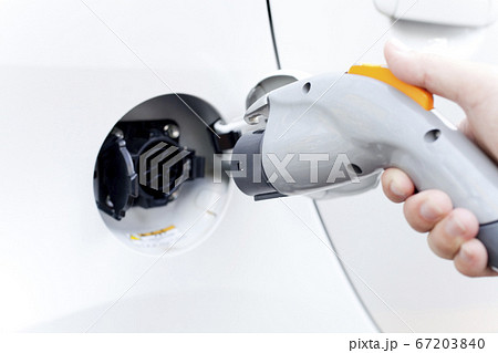 電気自動車の充電 電気自動車の充電 67203840
