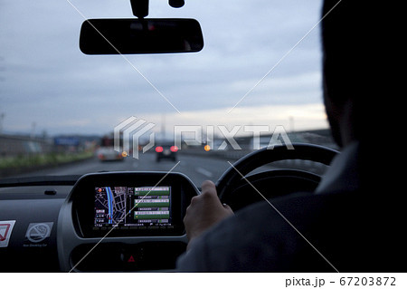 電気自動車の運転 67203872