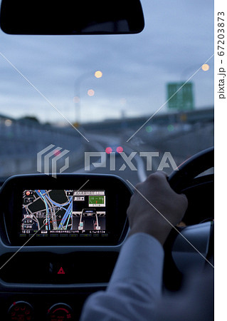 電気自動車の運転 67203873