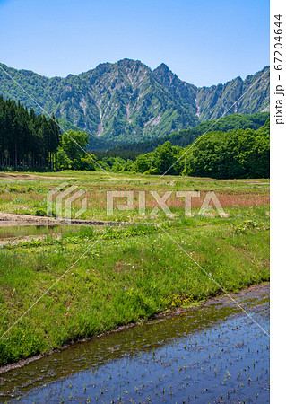 大源山麓の旭原付近から春山の景色　　新潟県 67204644