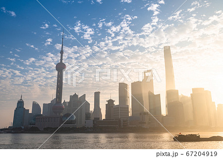 《上海》上海の夜明け・中国経済の中心 67204919