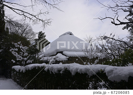 向井去来の草庵 落柿舎の雪景 向井去来の草庵 落柿舎の雪景 67206085