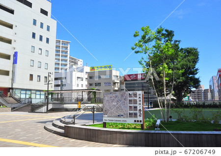 神奈川県藤沢市 藤沢駅北口広場2Fデッキと町並み 神奈川県藤沢市 藤沢駅北口広場2Fデッキと町並み 67206749