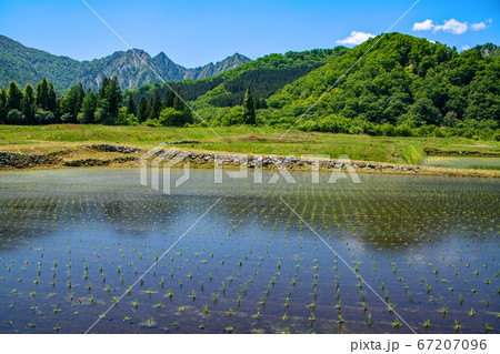 大源山麓の旭原付近から春山の景色　　新潟県 67207096