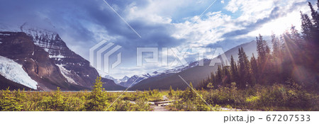 Mt Robson 67207533