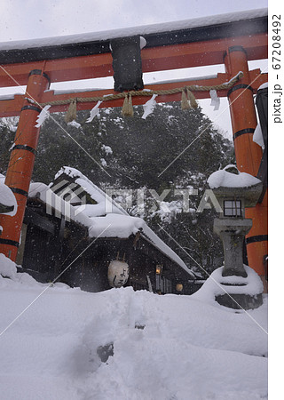 愛宕神社 一の鳥居と平野屋の雪景 愛宕神社 一の鳥居と平野屋の雪景 67208492