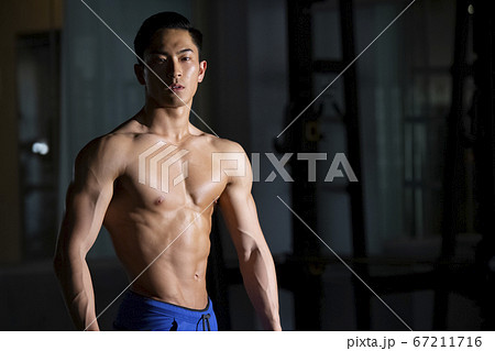 筋肉質な男性のポートレートの写真素材