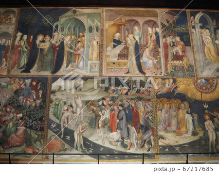 壁一面に美しく丁寧に描かれた色鮮やかなキリスト教の壁画 壁一面に美しく丁寧に描かれた色鮮やかなキリスト教の壁画 67217685
