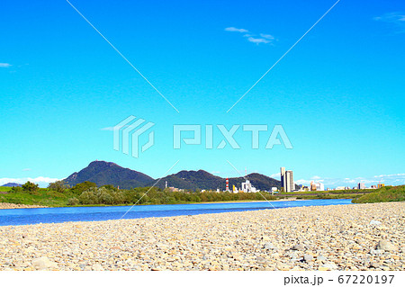 岐阜市、長良川と金華山岐阜城の風景 67220197