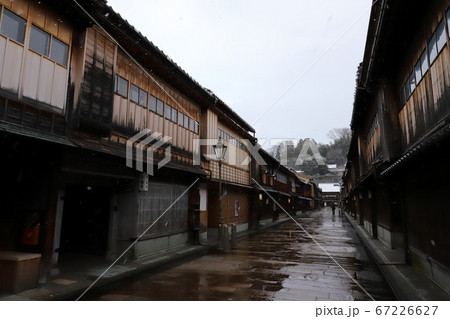 石川 金沢 ひがし茶屋街 雪の降る朝 石川 金沢 ひがし茶屋街 雪の降る朝 67226627