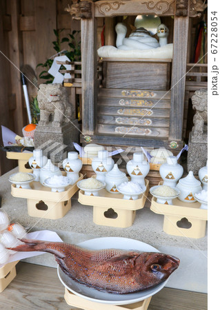 徳島県　春　東みよし町　加茂の大クスの祠 67228054
