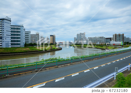 梅雨の谷間の荒川の川原より隅田川方面の街並みを望む 梅雨の谷間の荒川の川原より隅田川方面の街並みを望む 67232180