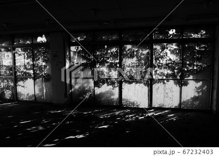 無人の建物 67232403