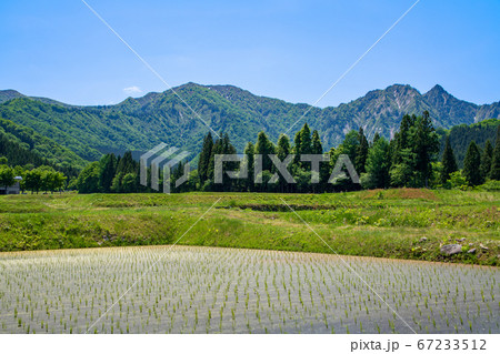 大源山麓の旭原付近から春山の景色　　新潟県 67233512
