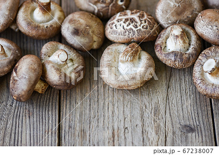 Shiitake mushrooms - Fresh mushrooms on wooden 67238007