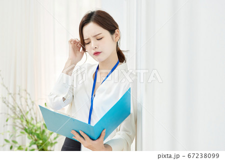 ビジネス 女性 女 67238099