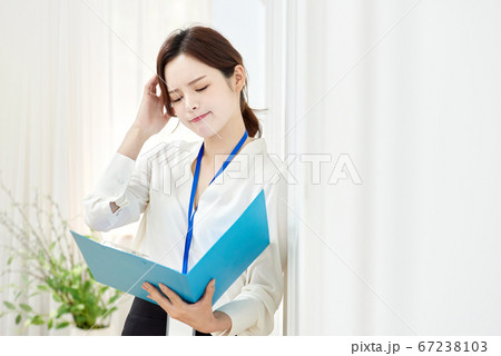 ビジネス 女性 女 67238103